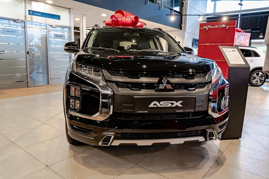 Купить мицубиси новый у дилера. Мицубиси Максима. Автосалон Mitsubishi. Автосалон максимум.